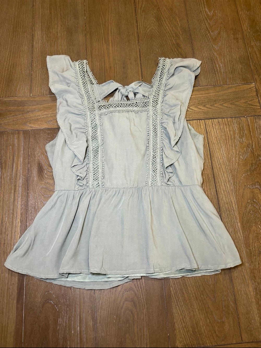 Francesca's Collections Light Gray/ Green Ruffle Tie-Back Peplum Top